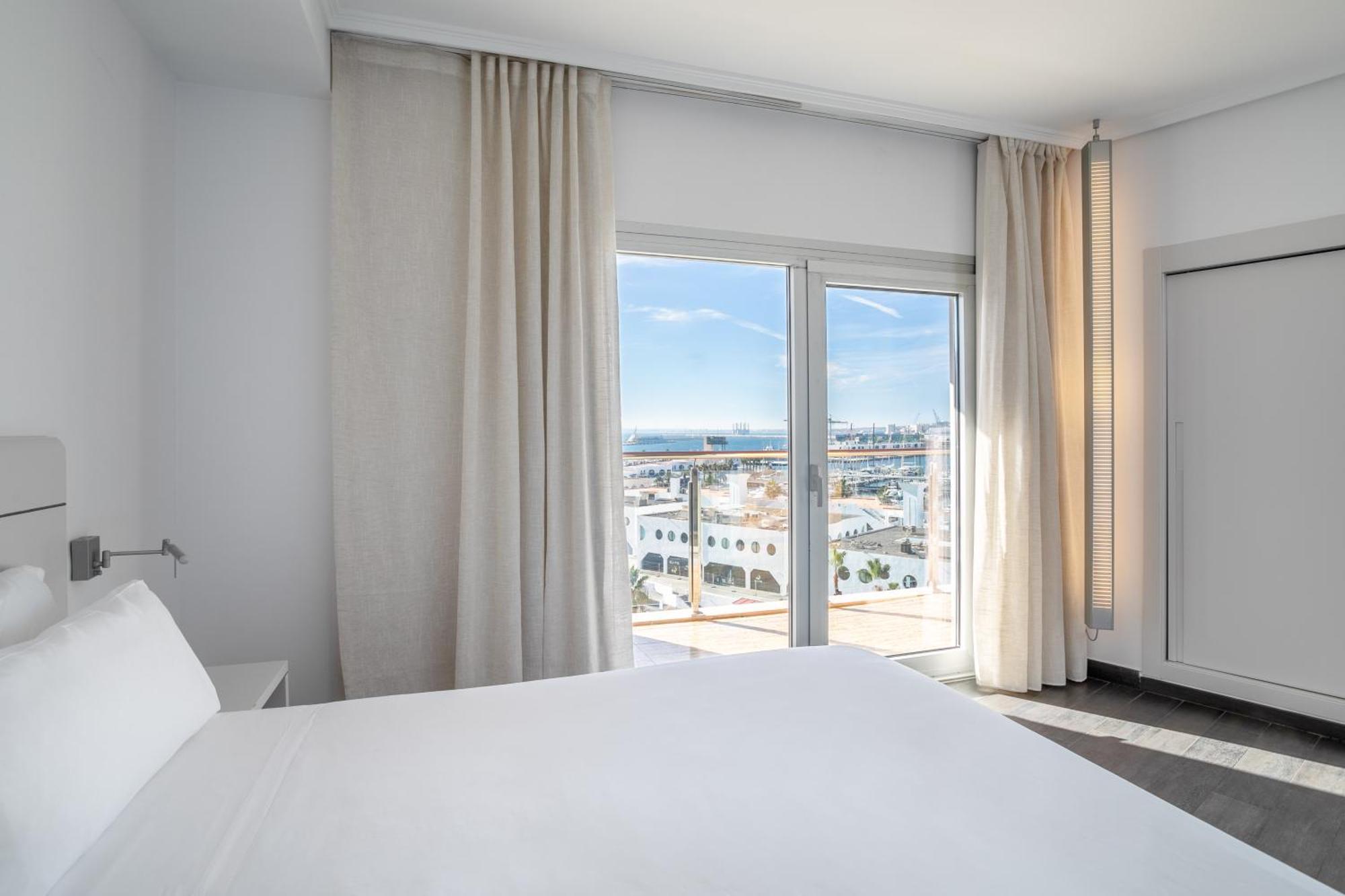 Innside By Melia Alicante Porta Maris Bagian luar foto