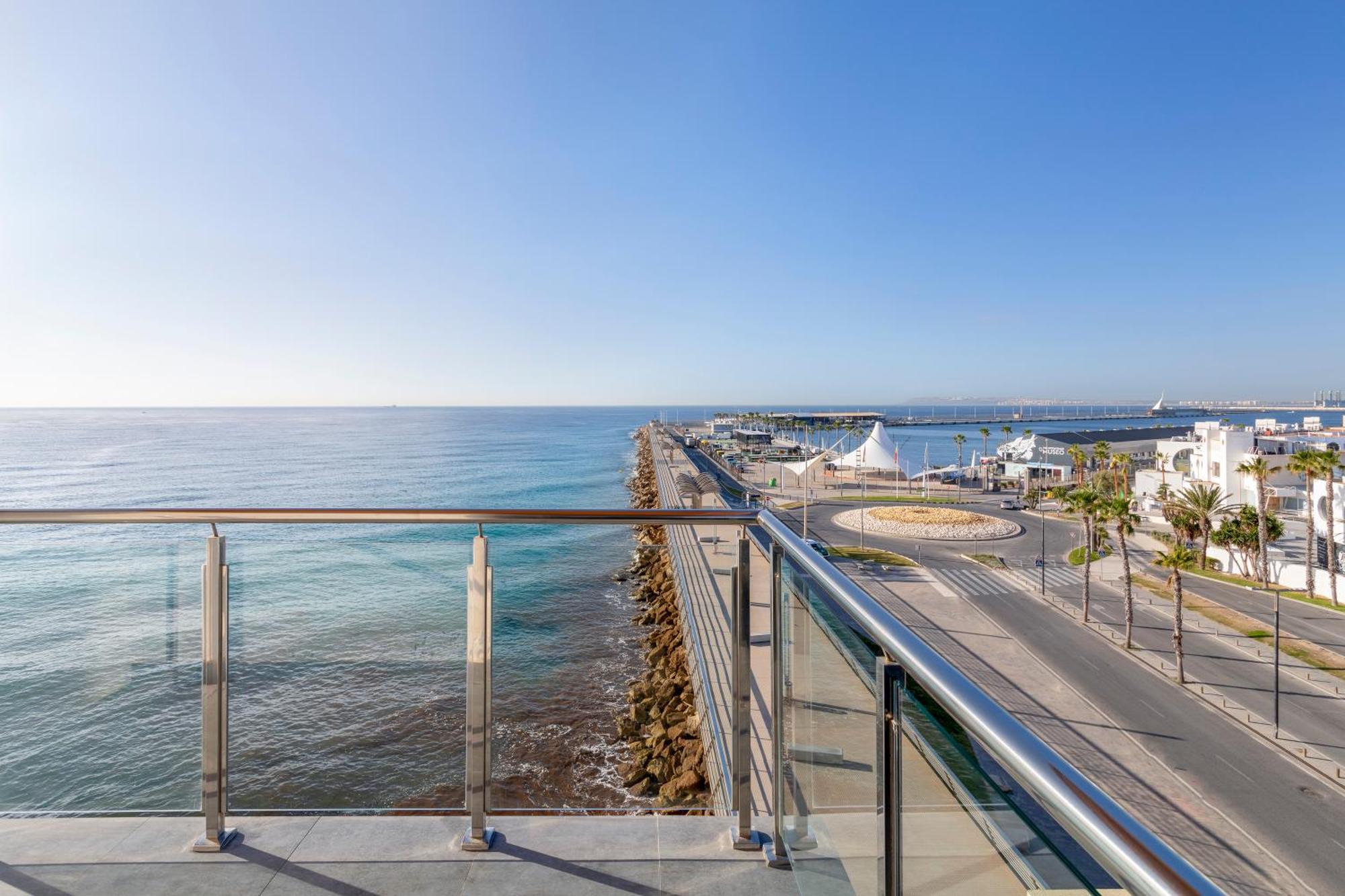 Innside By Melia Alicante Porta Maris Bagian luar foto