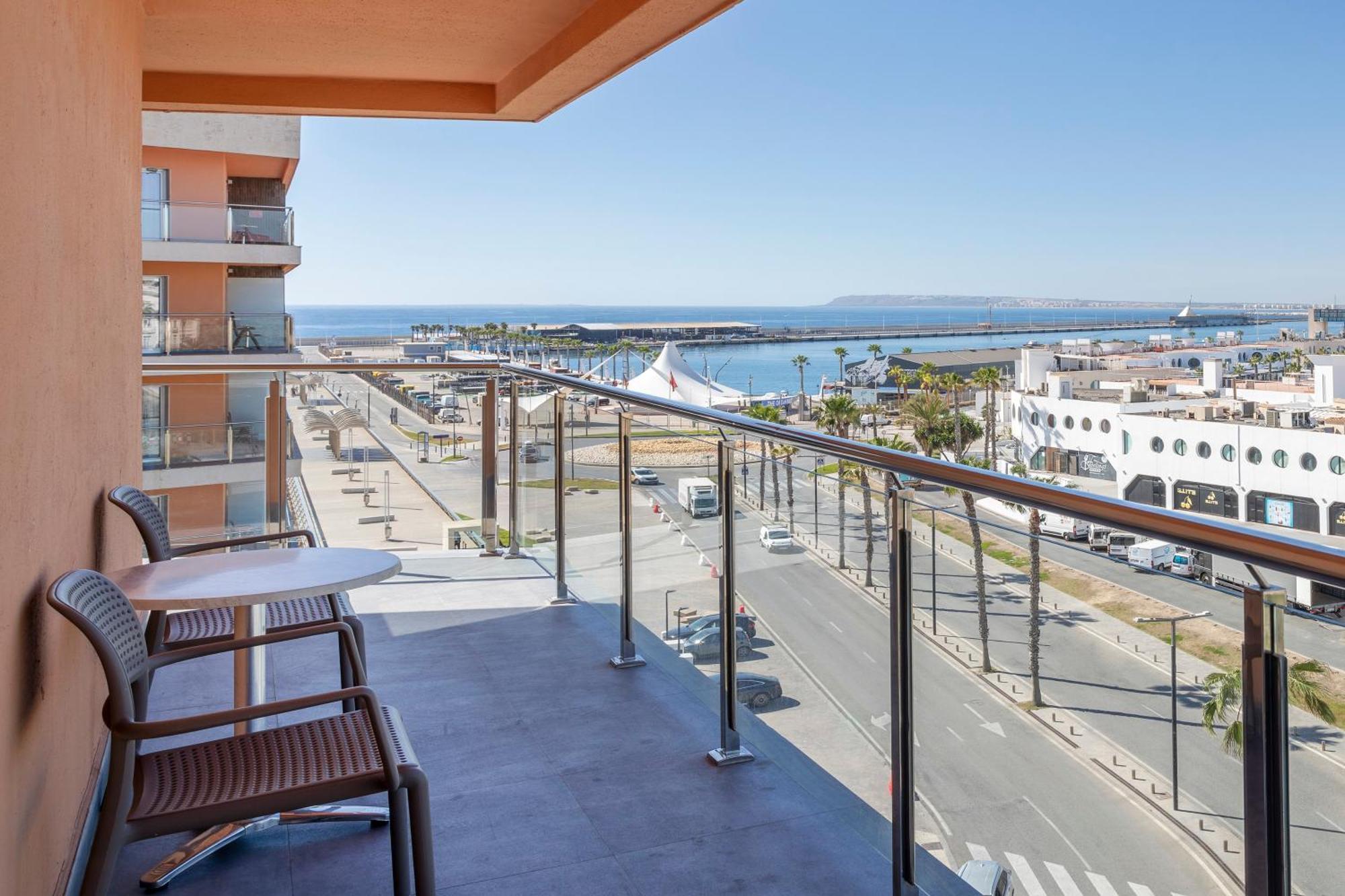 Innside By Melia Alicante Porta Maris Bagian luar foto